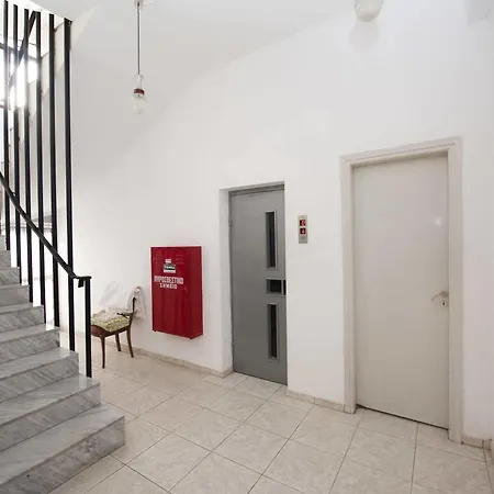 Veroniki 2* コス・タウン