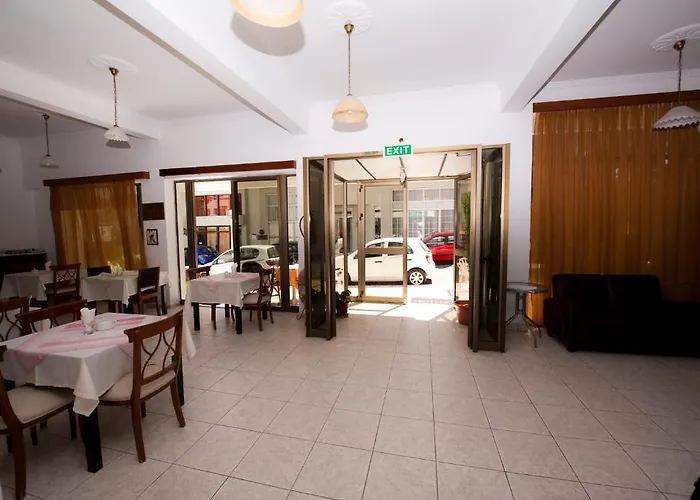 维罗尼基酒店 2* 科斯镇